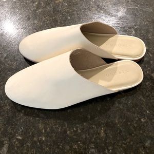 Nisolo Lima Slip On in Bone